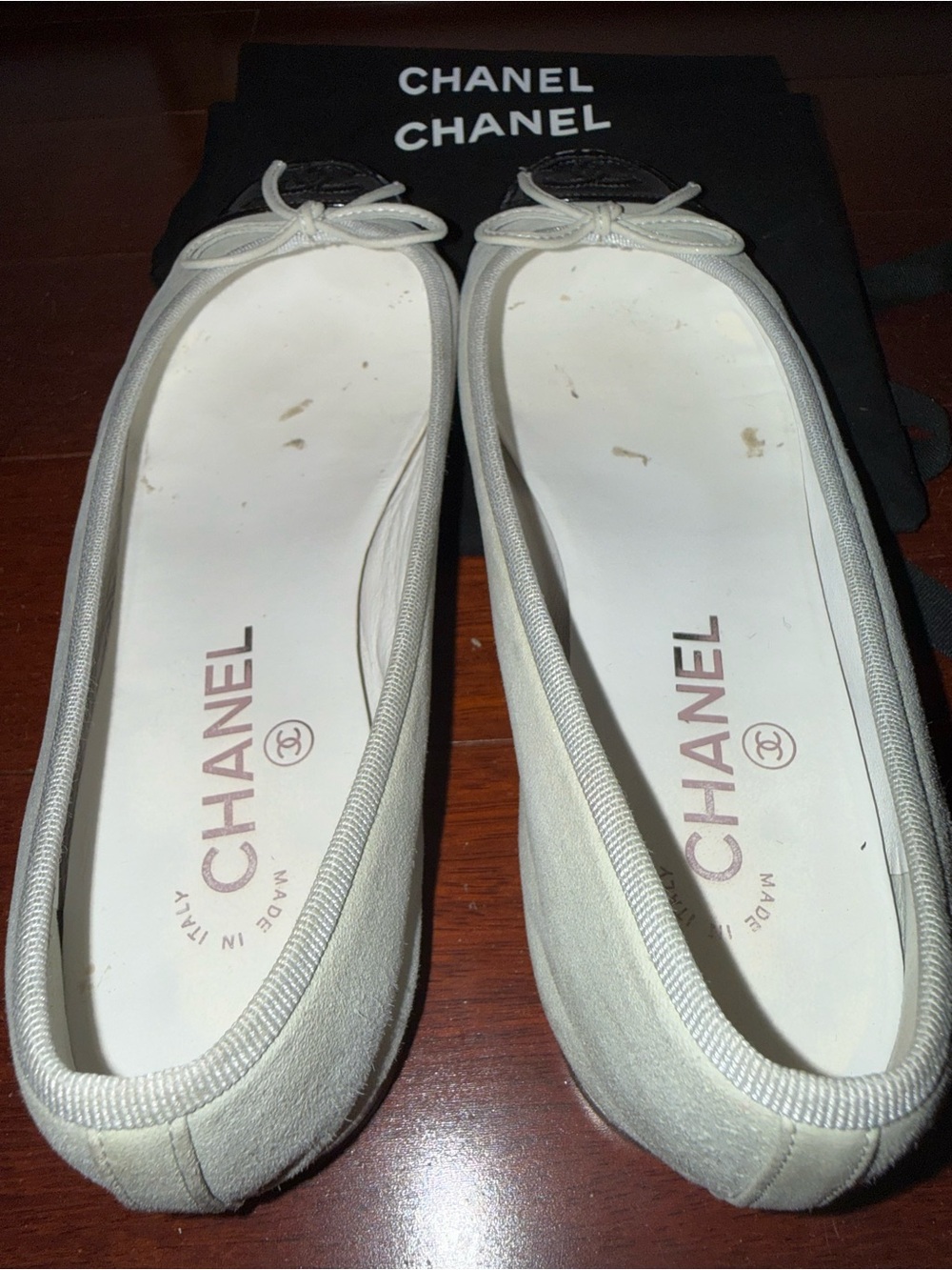 CHANEL Two-Tone Leather Ballet Flats in White and Black - Picture 8 of 9